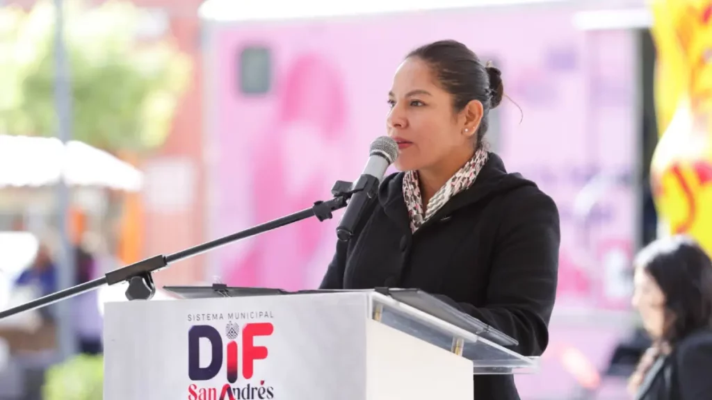 San Andrés Cholula se ilumina de rosa en el Día Internacional de la Lucha contra el Cáncer de Mama