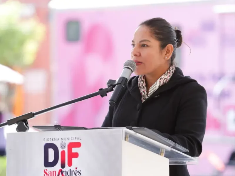 San Andrés Cholula se ilumina de rosa en el Día Internacional de la Lucha contra el Cáncer de Mama