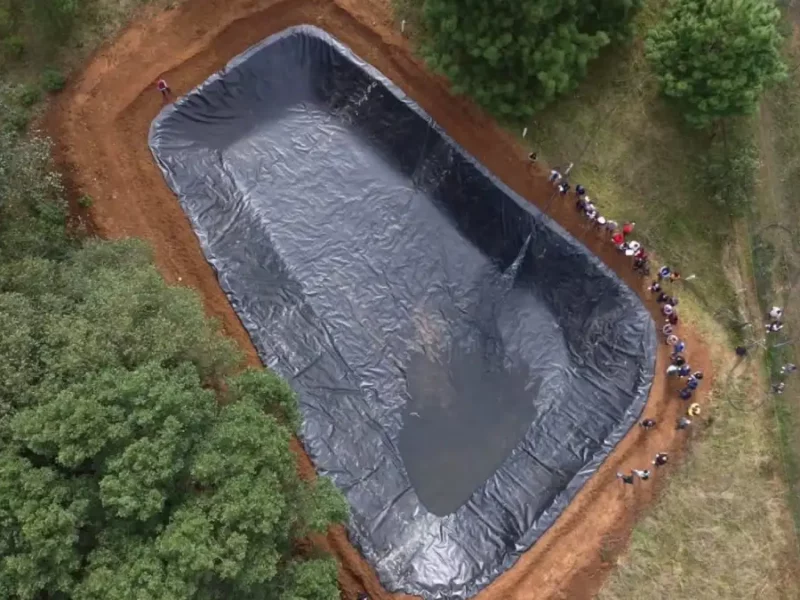 Zacatlán impulsa la cosecha de agua con geomembranas para fortalecer el campo