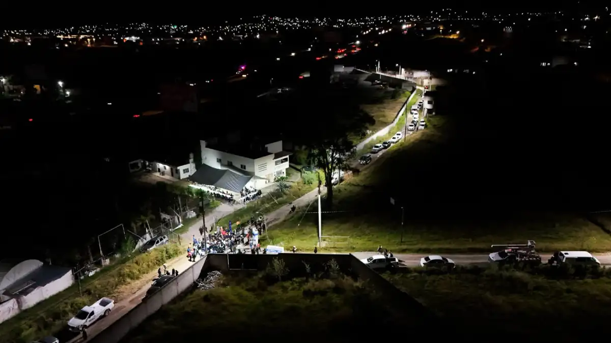 Entrega Lupita Cuautle obras de drenaje y electrificación en San Antonio Cacalotepec