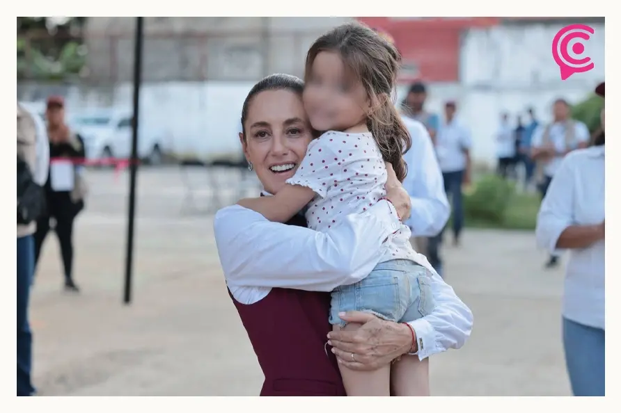 Claudia Sheinbaum visitó La Ceiba en Xicotepec; supervisó entrega de apoyos federales a damnificados