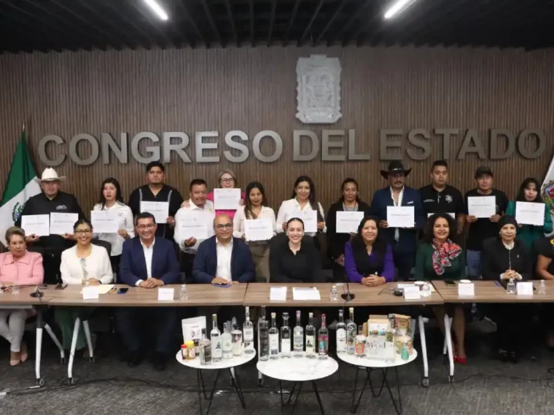 Reconoce Congreso del Estado a productores y productoras poblanas que participaron en certamen internacional de mezcal