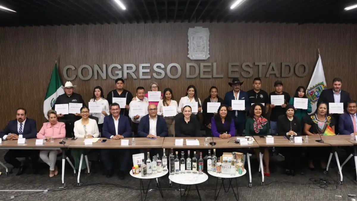 Reconoce Congreso del Estado a productores y productoras poblanas que participaron en certamen internacional de mezcal