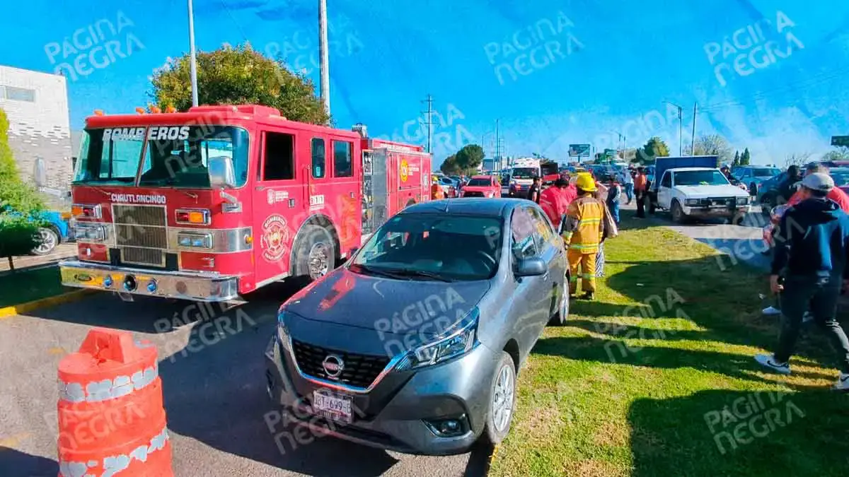Automovilista provoca choque múltiple y volcadura en Cuautlancingo, Puebla; accidente deja tres lesionados