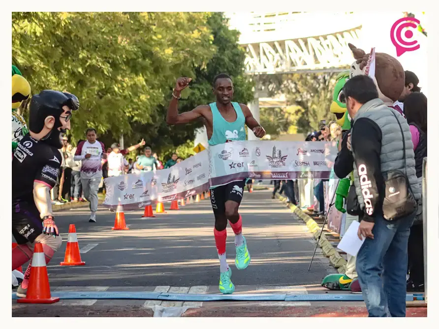Marcela Seynos y Eliud Kipkorir conquistan el Medio Maratón Puebla 2025