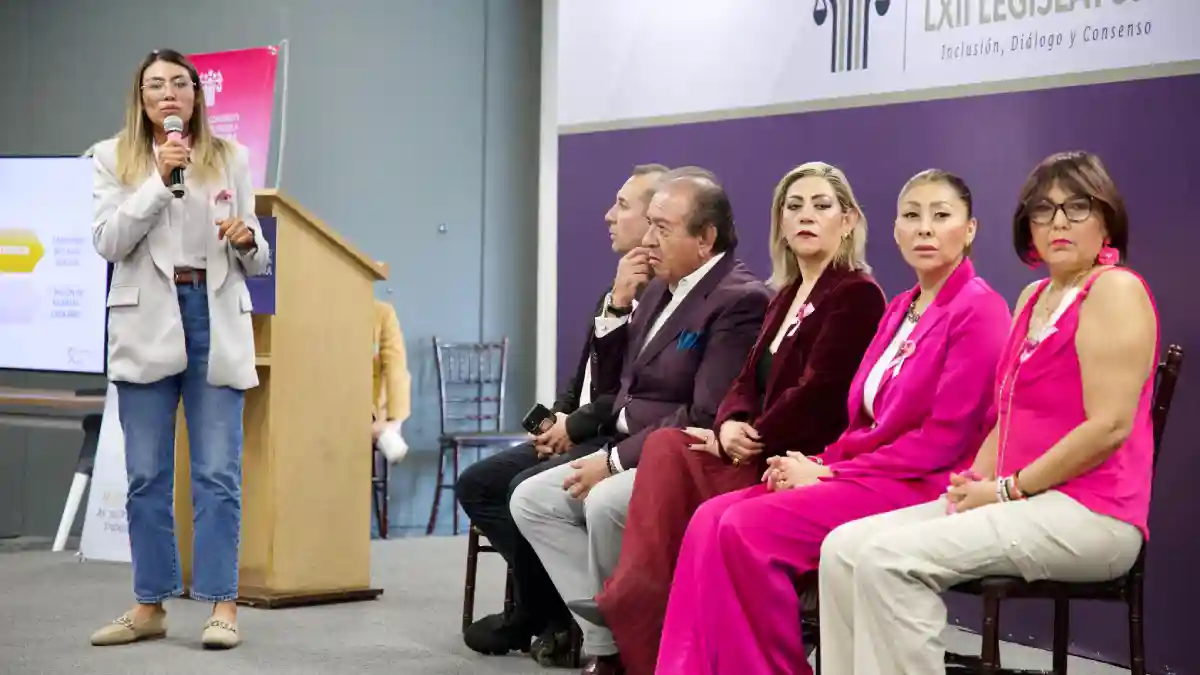 Realiza Congreso plática de concientización sobre el cáncer de mama