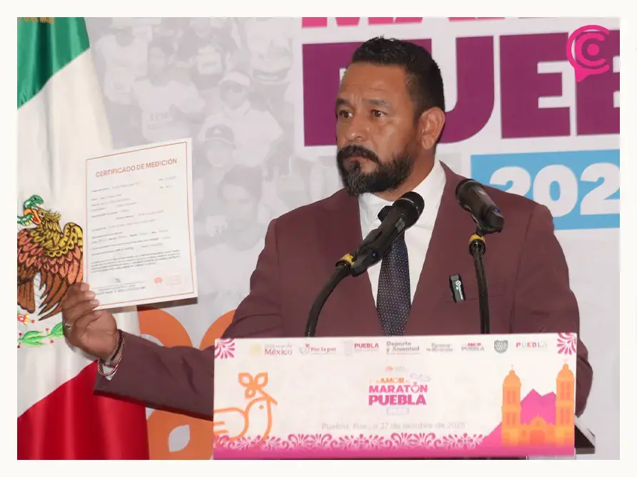 Presentan medalla y playeras oficiales del Maratón Puebla 2025