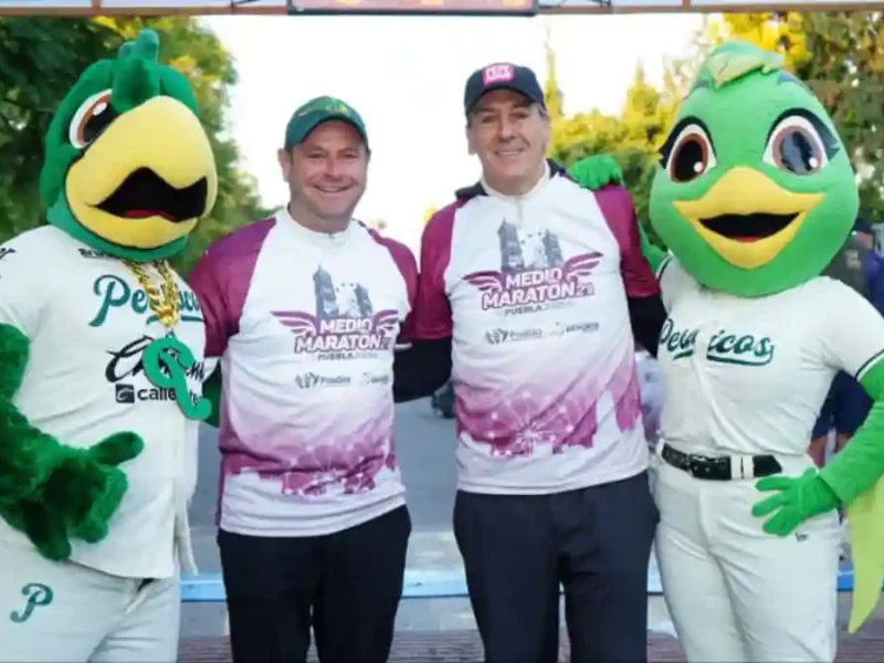 Pepe Chedraui dio el banderazo de la salida al Medio Maratón 21K Puebla 2025