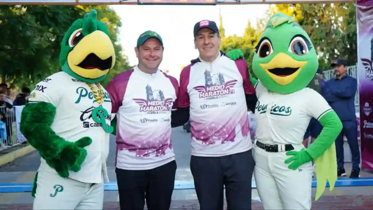 Pepe Chedraui dio el banderazo de la salida al Medio Maratón 21K Puebla 2025