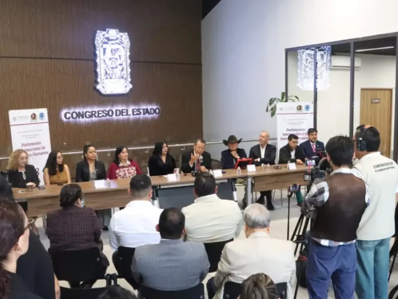 Presentan Parlamento Internacional de Derechos Humanos en favor de migrantes poblanos