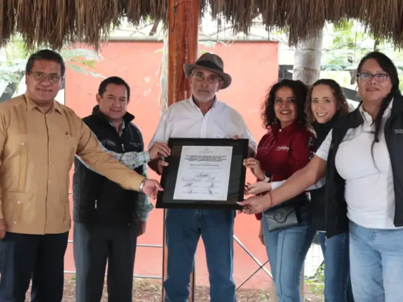 Comisión de Cultura del Congreso sesiona en Tehuacán y reconocen a introductor de ganado para elaboración del mole de caderas