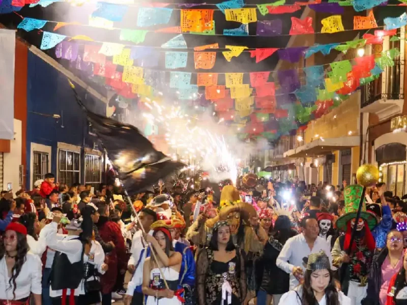 El Desfile de Animeros llenó de magia y color a San Pedro Cholula