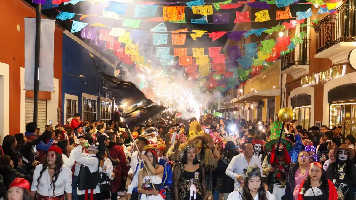 El Desfile de Animeros llenó de magia y color a San Pedro Cholula