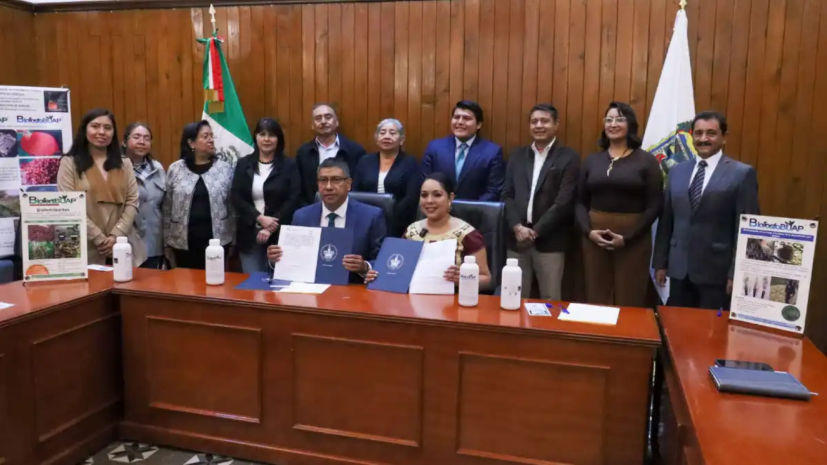 Firma Ayuntamiento de San Pedro Cholula convenio con el Instituto de Ciencias de la BUAP