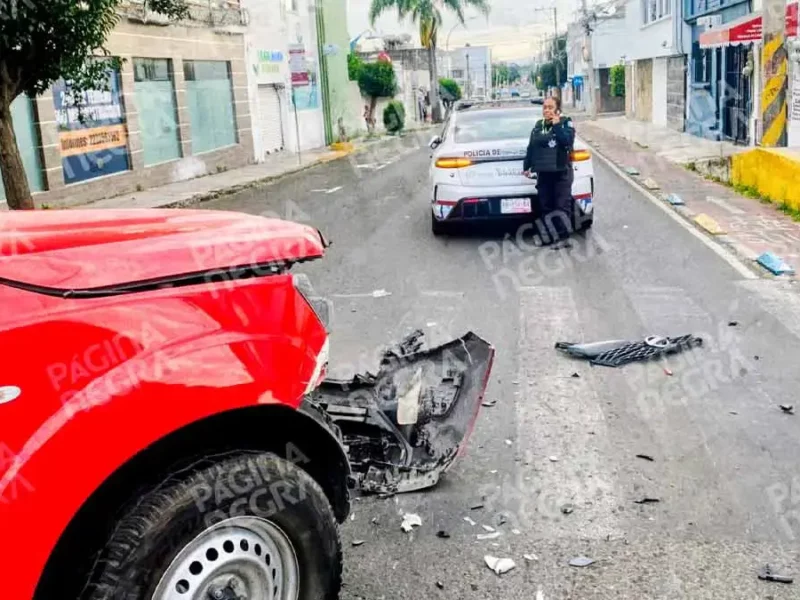 Choque entre patrulla y camioneta deja un policía herido en El Carmen, Puebla