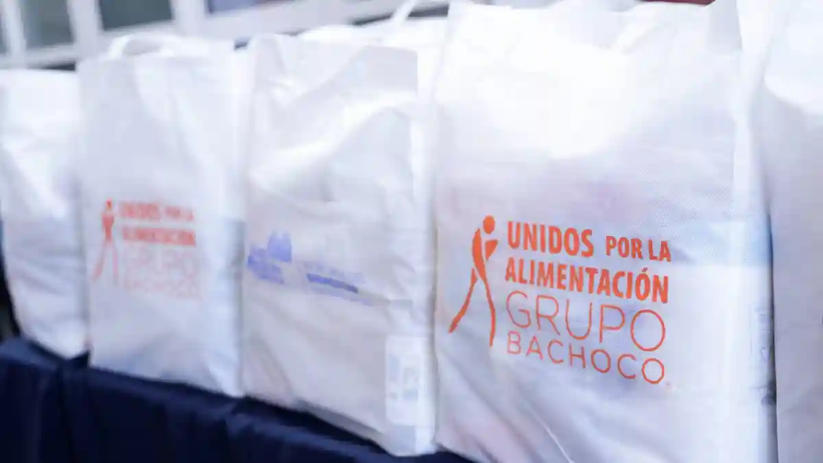 Entrega Lupita Cuautle apoyos alimentarios en colaboración con Industrias Bachoco