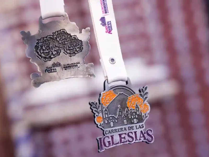 Presenta Lupita Cuautle la playera y medalla de la “Carrera de las Iglesias 2025”