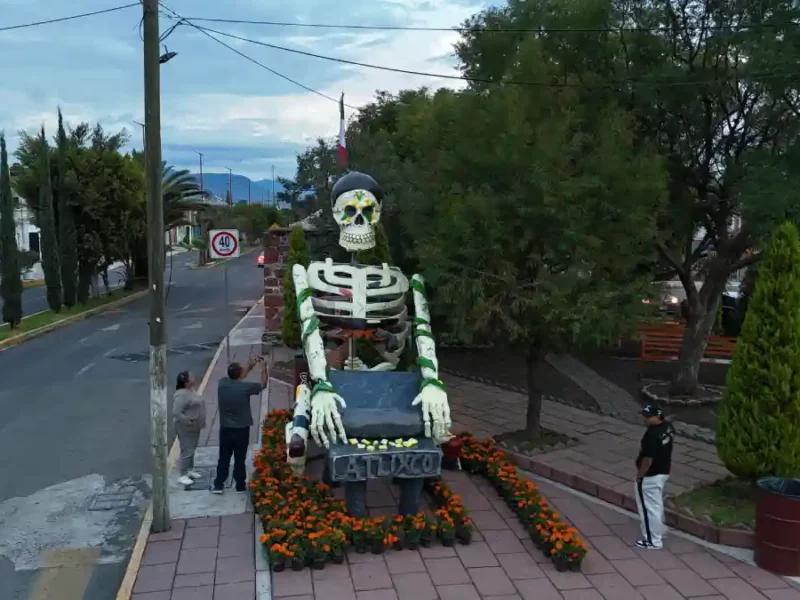 Ariadna Ayala impulsa la tradición con la “Catrina Tortillera” en el festival Valle de Catrinas 