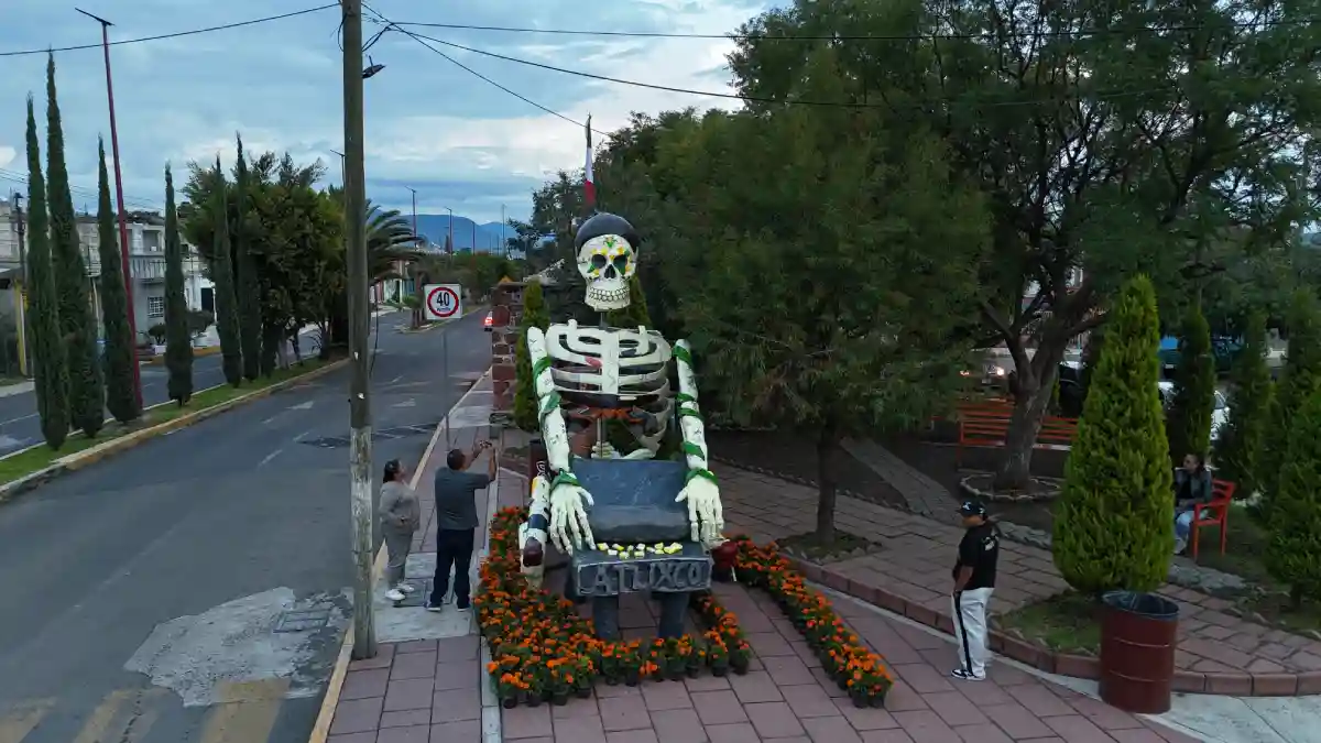 Ariadna Ayala impulsa la tradición con la “Catrina Tortillera” en el festival Valle de Catrinas 