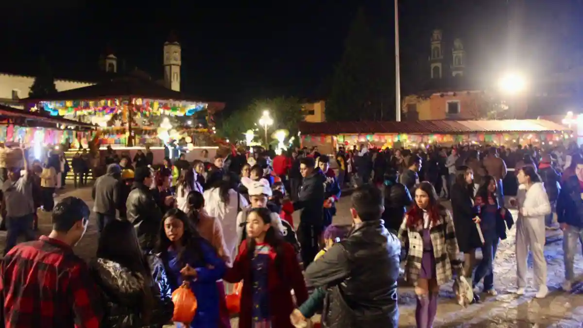 Pintacaritas, pasarela de catrinas, música y calles inundadas de niños… esto fue lo que se vivió en Zacatlán
