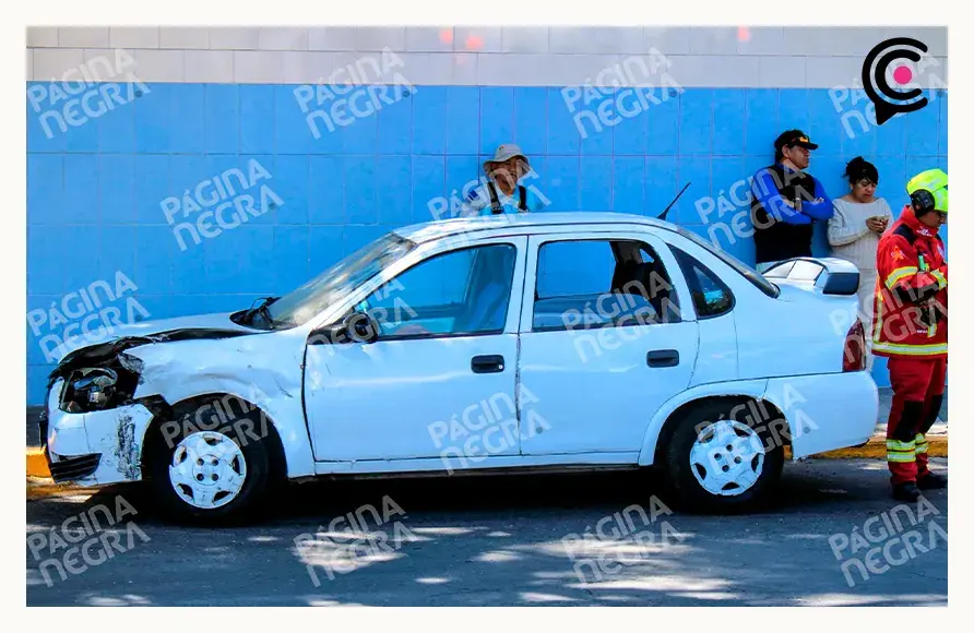 Motociclista de 16 años provocó accidente en Puebla; se pasó el alto, dejó dos heridos