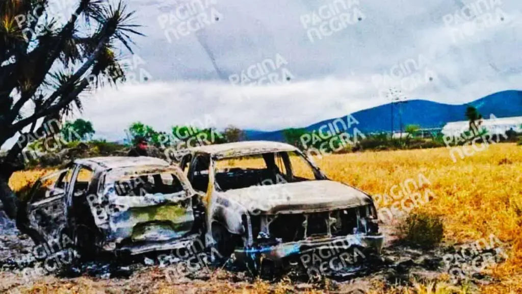 Encuentran camionetas calcinadas en Palmar de Bravo; investigan vínculo con ejecución de policías en Huixcolotla
