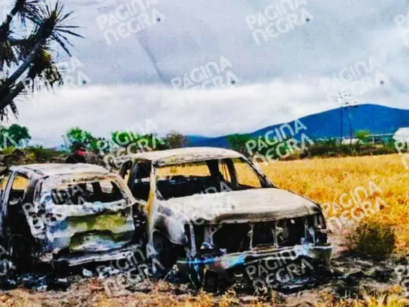 Encuentran camionetas calcinadas en Palmar de Bravo; investigan vínculo con ejecución de policías en Huixcolotla