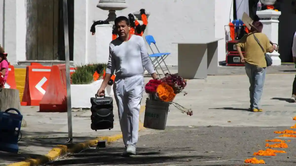 Gobierno de la Ciudad llama a prevenir golpes de calor durante visitas a panteones