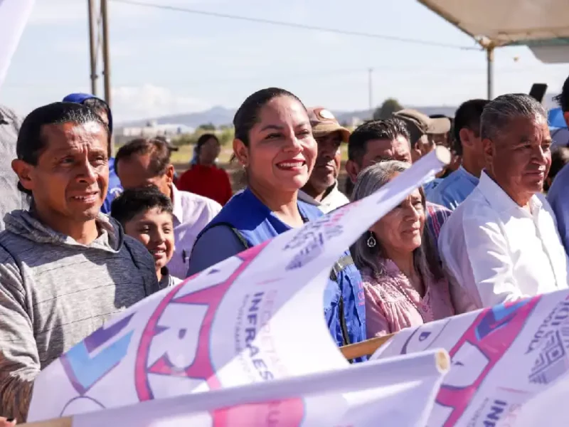 Mejora Lupita Cuautle servicios básicos en San Luis Tehuiloyocan con nueva red de electrificación