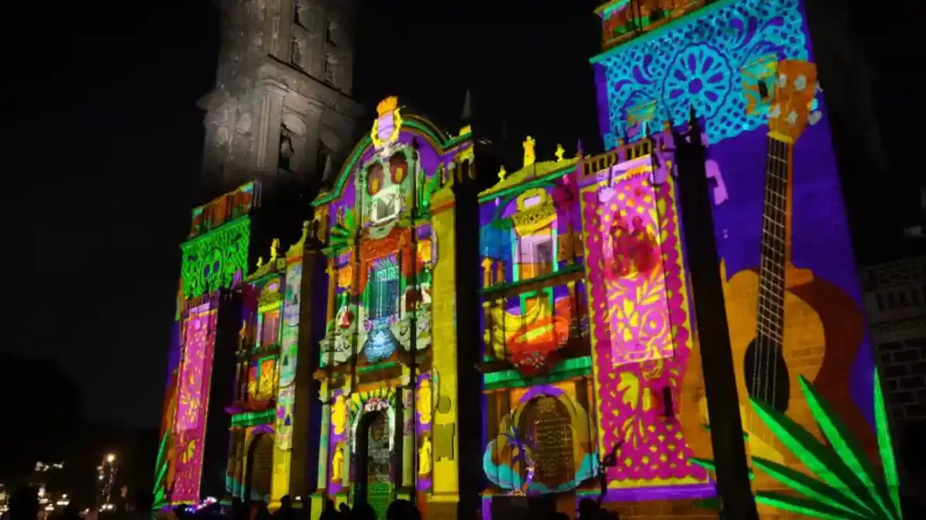 Inaugura Pepe Chedraui videomapping conmemorativo al Día de Muertos con luz y tradición