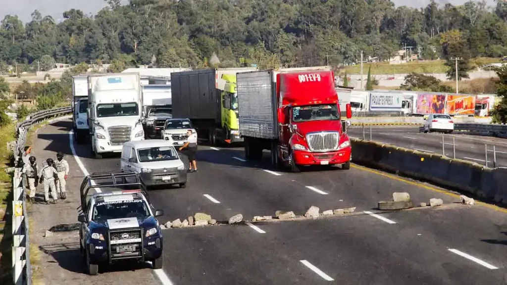 Ejidatarios de Tlahuapan levantan bloqueo en la autopista México-Puebla tras 14 horas de protesta