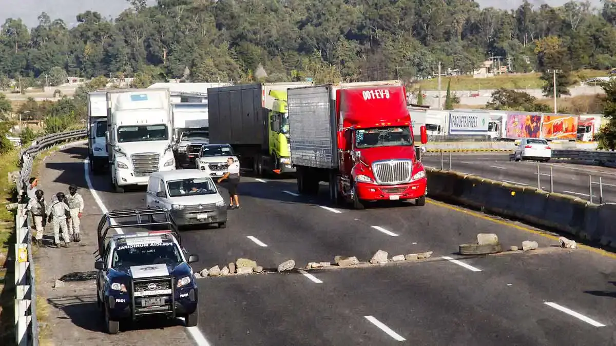 Ejidatarios de Tlahuapan levantan bloqueo en la autopista México-Puebla tras 14 horas de protesta