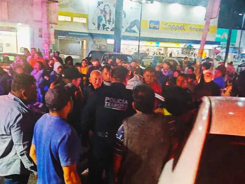 Joven muere y uno más resultó herido por choque entre una motocicleta y un automóvil particular en Amozoc