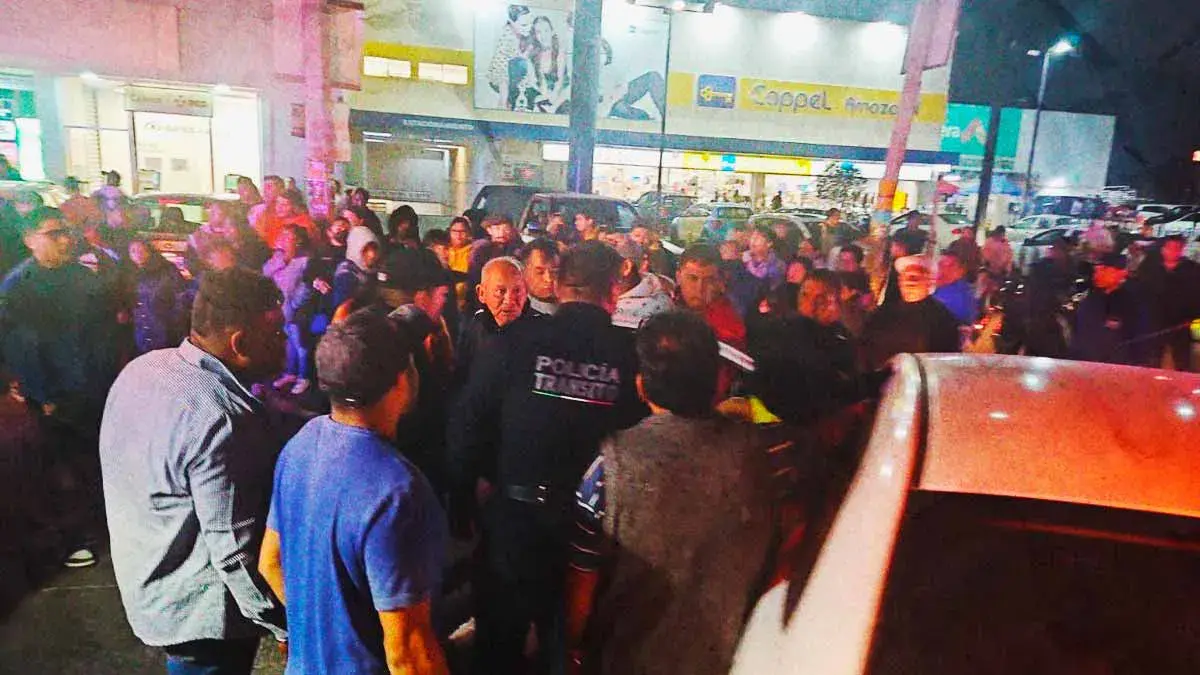 Joven muere y uno más resultó herido por choque entre una motocicleta y un automóvil particular en Amozoc