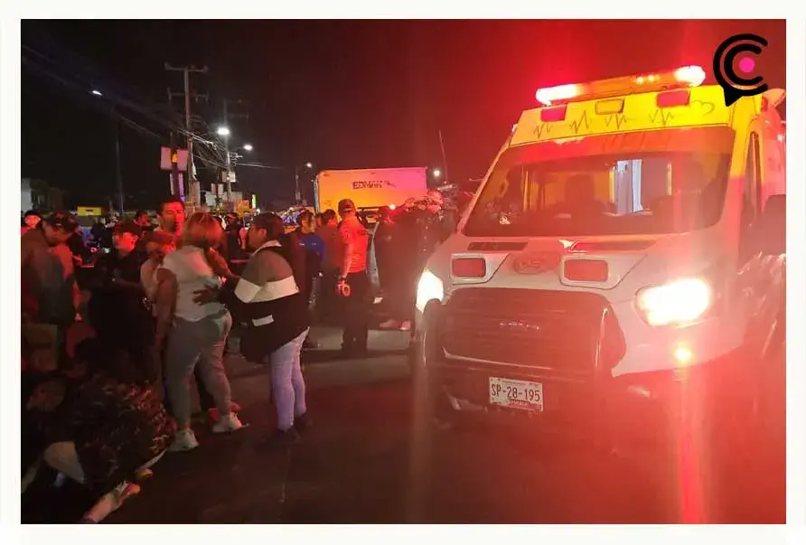 Joven muere y uno más resultó herido por choque entre una motocicleta y un automóvil particular en Amozoc