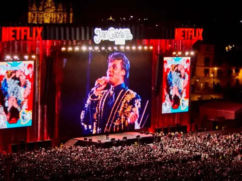 Juan Gabriel reúne a más de 170 mil personas en el Zócalo de CDMX