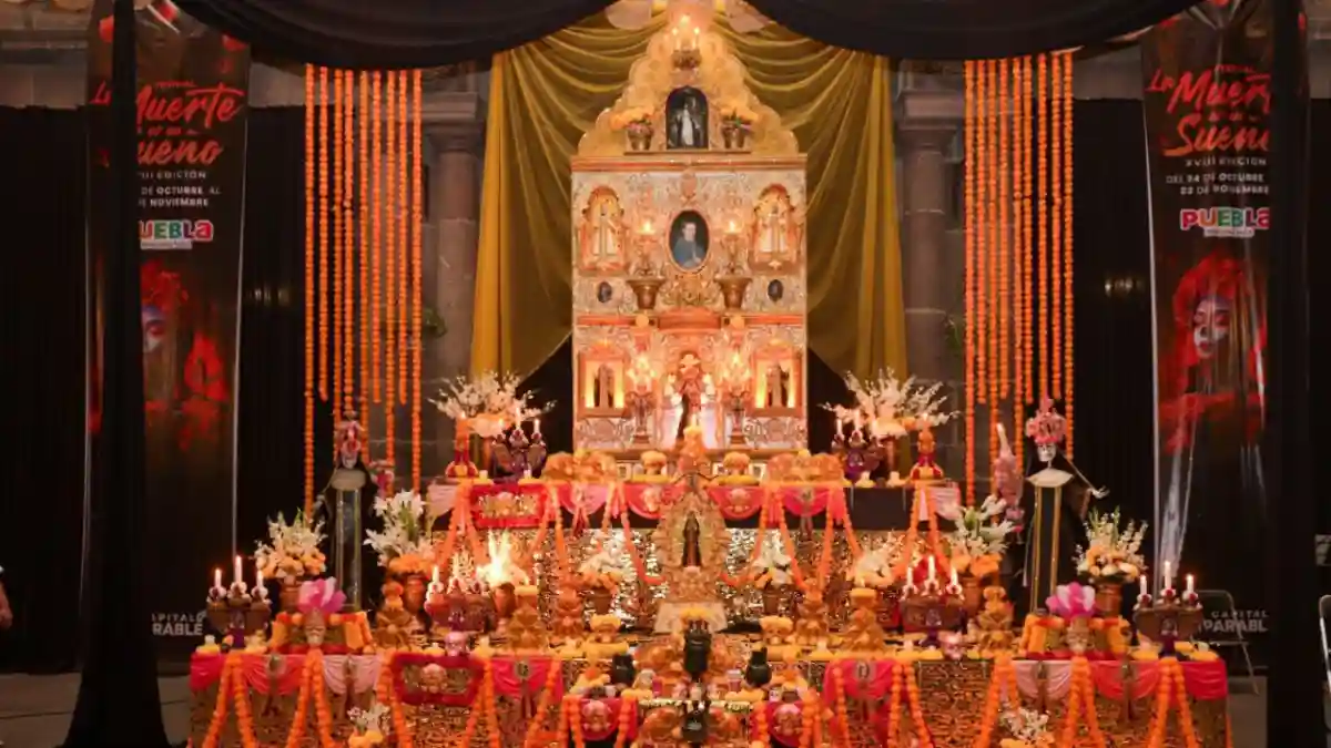 Más de 100 mil personas visitaron la ofrenda del Palacio Municipal durante el Festival “La Muerte es un Sueño”