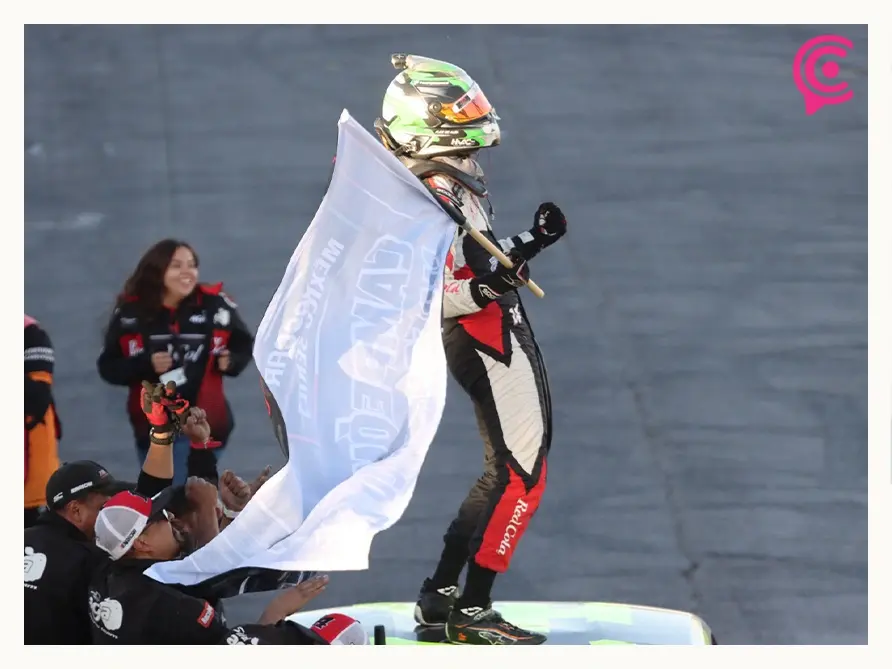 Alex de Alba se consagra campeón de NASCAR México Series 2025 en Puebla