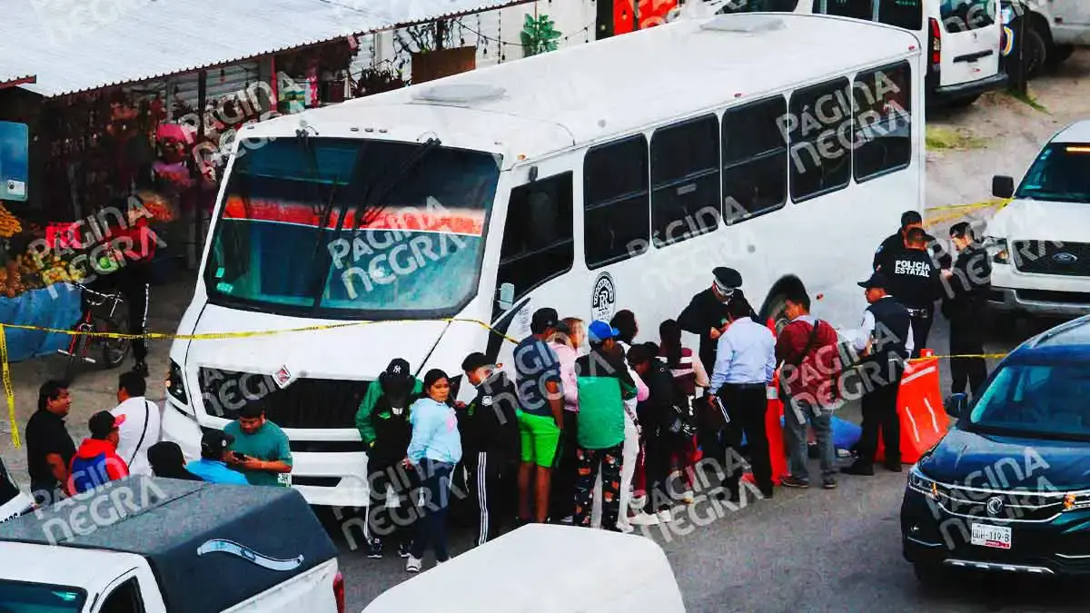 Adulto mayor muere al salir disparado de camioneta en Amozoc; conductor iba a chocar con autobús