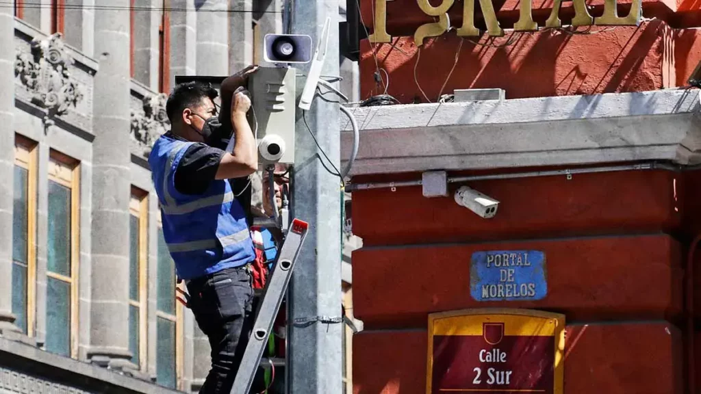 Ayuntamiento de Puebla colocará postes inteligentes con cámaras de seguridad y botones de pánico
