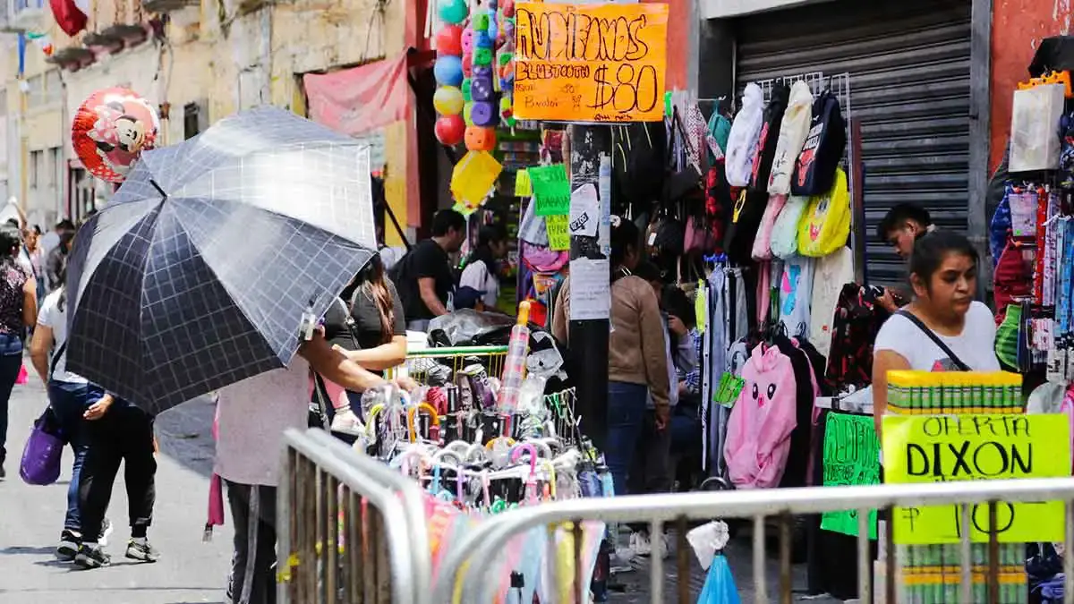 Ayuntamiento de Puebla aprueba 400 permisos para ambulantes en temporada navideña 2025