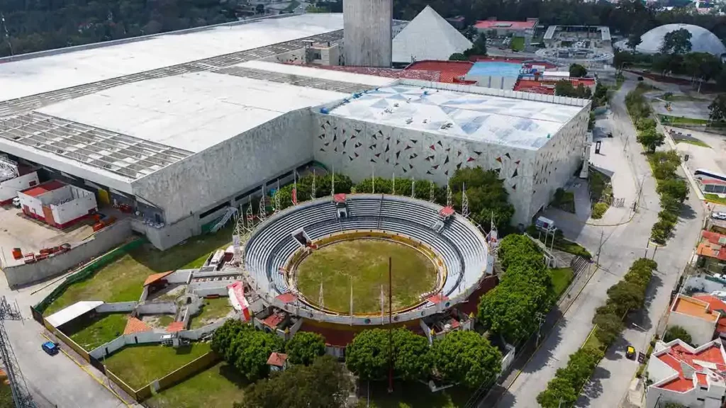 Plaza de Toros El Relicario se reinventa como "Fórum Pensar en Grande" en Puebla 