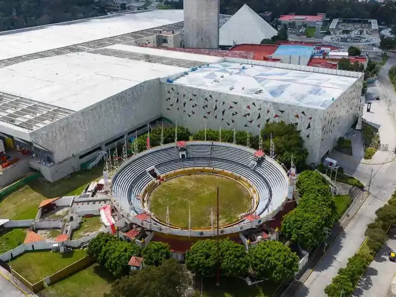 Plaza de Toros El Relicario se reinventa como "Fórum Pensar en Grande" en Puebla 
