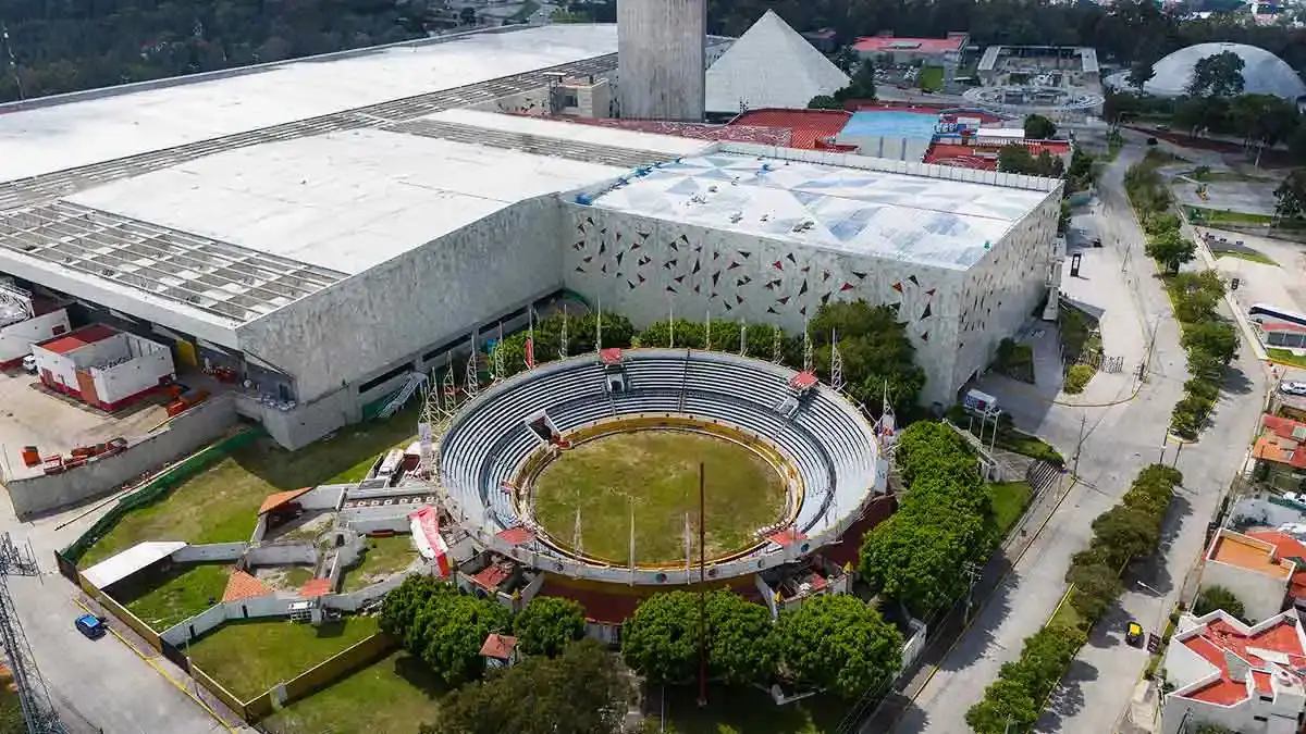 Plaza de Toros El Relicario se reinventa como "Fórum Pensar en Grande" en Puebla