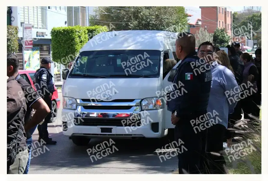 Agente de Fiscalía de Puebla es arrastrada por camioneta tras intervenir en percance vial