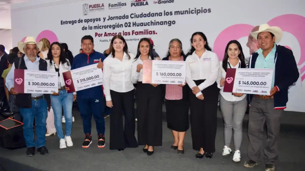 Bety Sánchez refrenda apoyo a las familias de Zacatlán