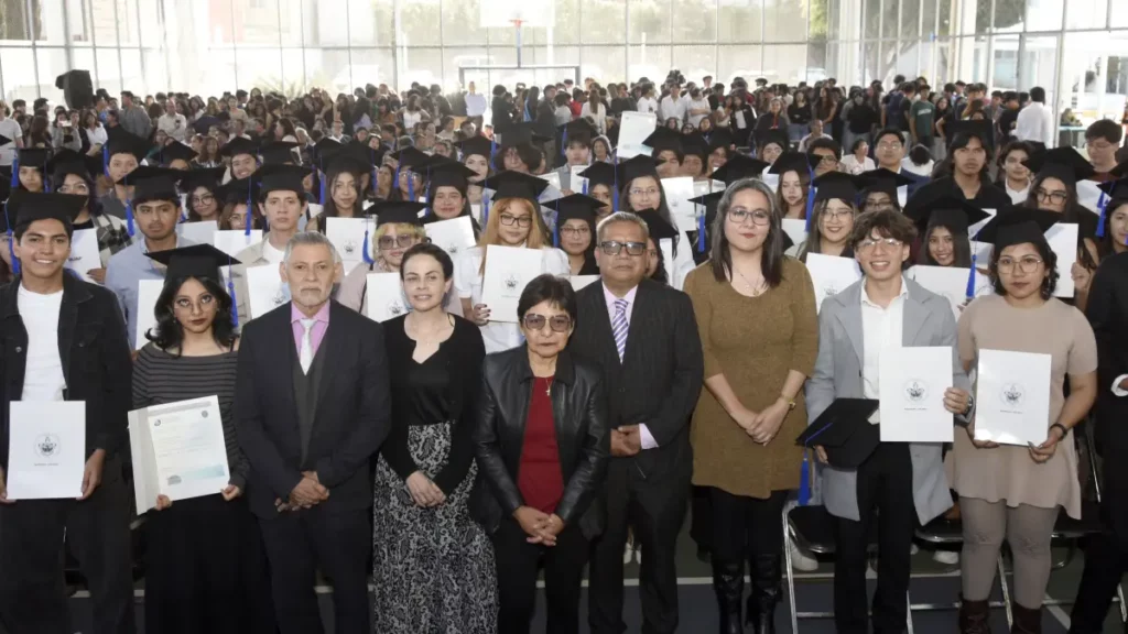 Rectora Lilia Cedillo destaca esfuerzo y perseverancia en los egresados del Bachillerato 5 de Mayo de la BUAP