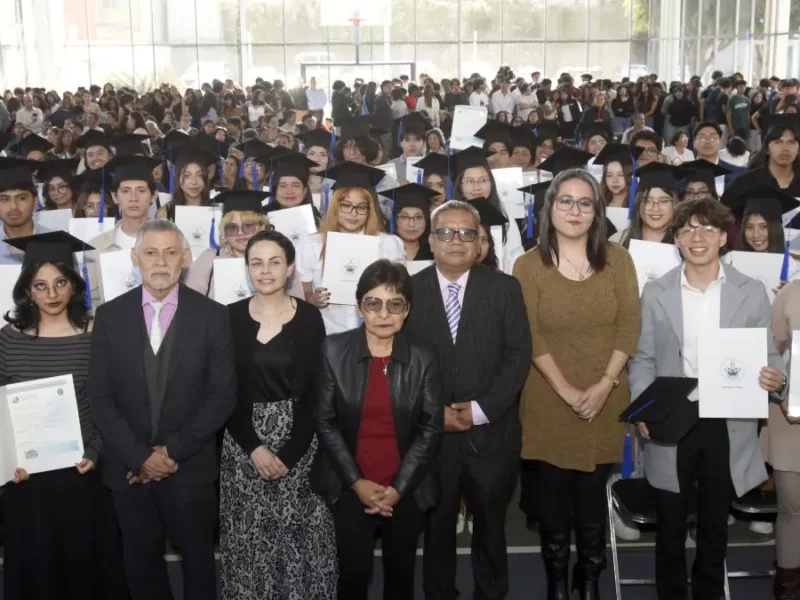 Rectora Lilia Cedillo destaca esfuerzo y perseverancia en los egresados del Bachillerato 5 de Mayo de la BUAP