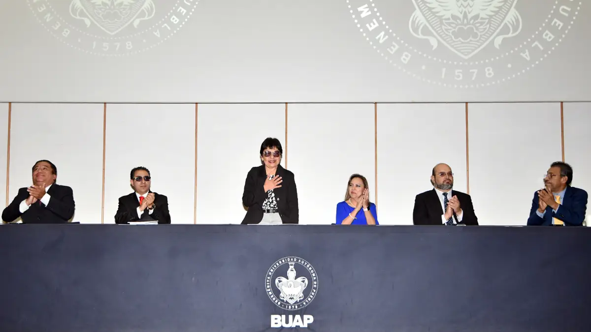 Rectora preside Cuarto Informe de Labores y toma de protesta en la Facultad de Administración