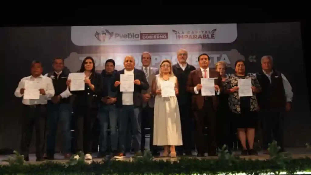 Entrega Pepe Chedraui constancias de mayoría a integrantes de Mesas Directivas de Vecinos